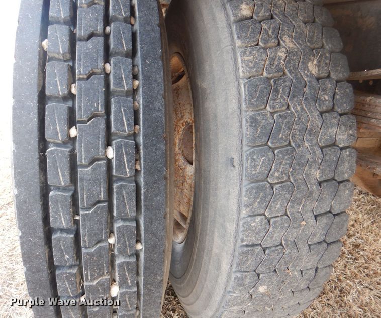 image for item DH7347 1997 Ford F800  water truck