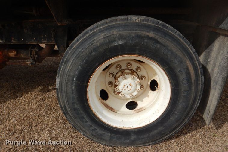 image for item DH7347 1997 Ford F800  water truck