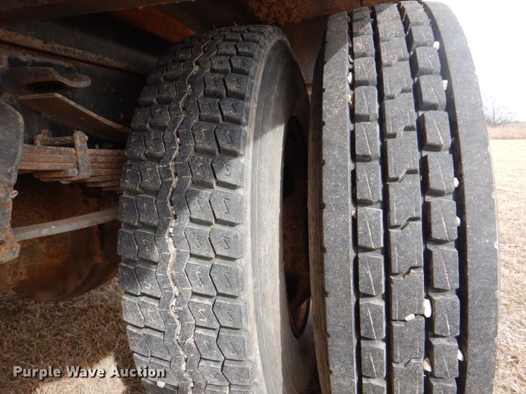 image for item DH7347 1997 Ford F800  water truck