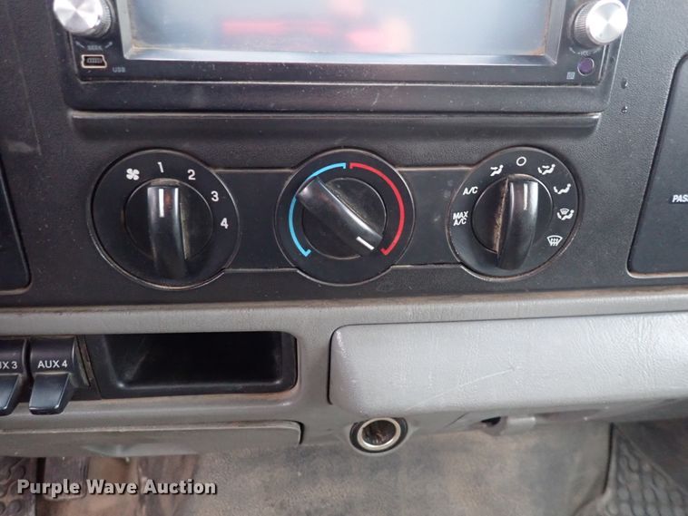 image for item DI1836 2006 Ford F550  utility / service truck