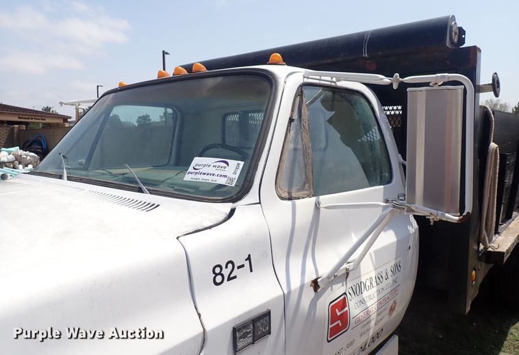 image for item DI1839 1982 Chevrolet C70  dump flatbed truck