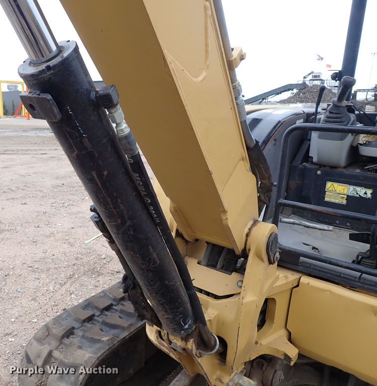 image for item DI1863 2007 Caterpillar 304C CR  mini excavator