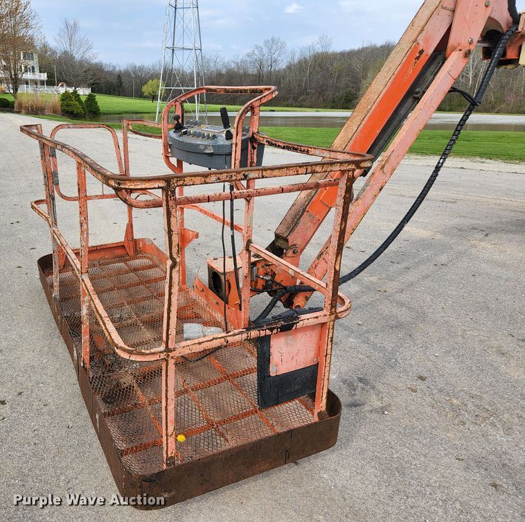 image for item DI2263 2004 JLG 460SJ  boom lift