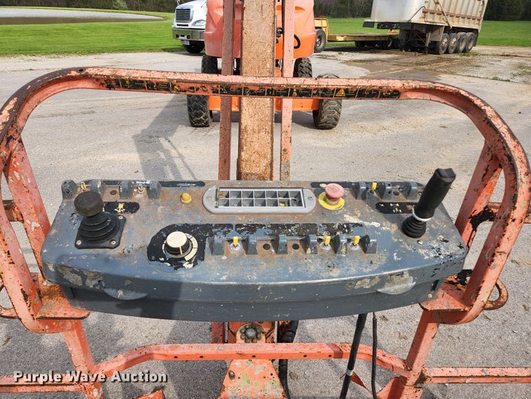image for item DI2263 2004 JLG 460SJ  boom lift