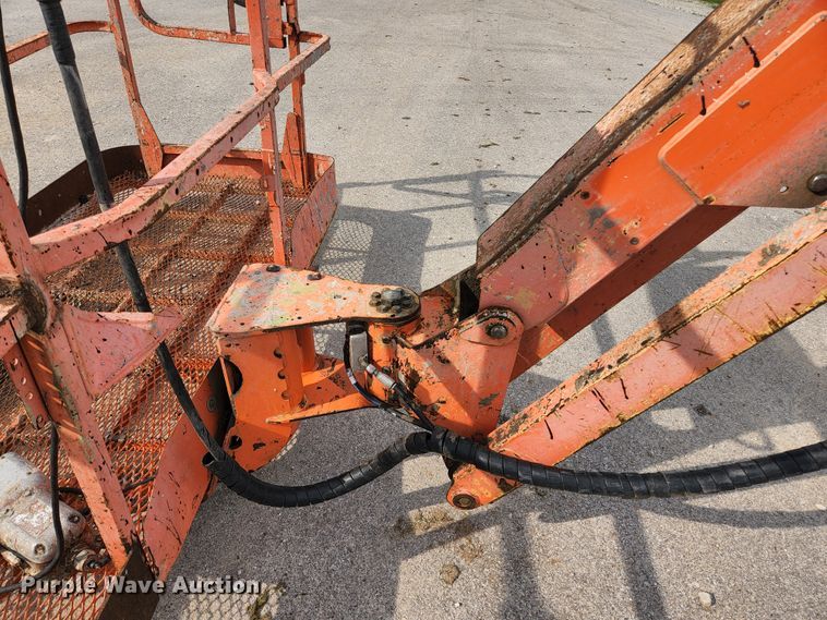 image for item DI2263 2004 JLG 460SJ  boom lift