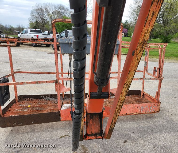 image for item DI2263 2004 JLG 460SJ  boom lift