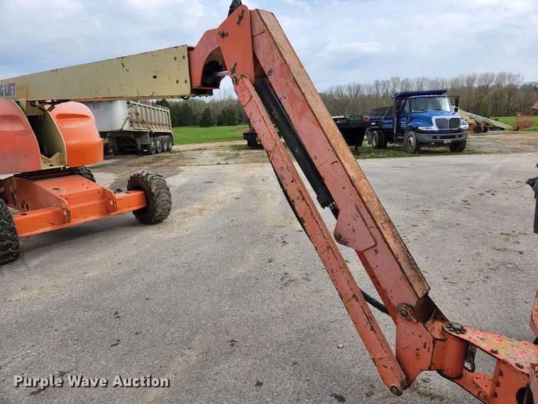 image for item DI2263 2004 JLG 460SJ  boom lift