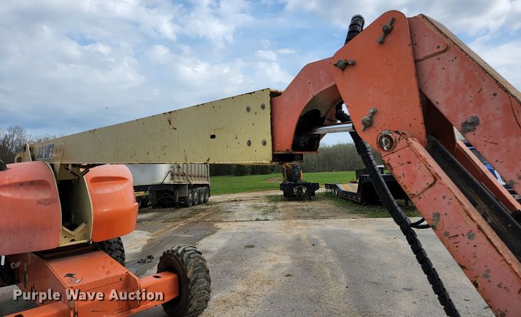 image for item DI2263 2004 JLG 460SJ  boom lift