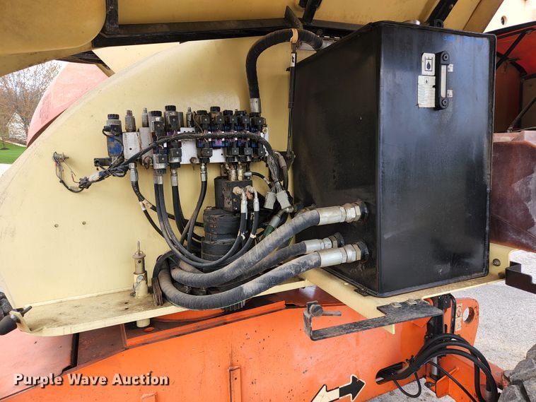 image for item DI2263 2004 JLG 460SJ  boom lift