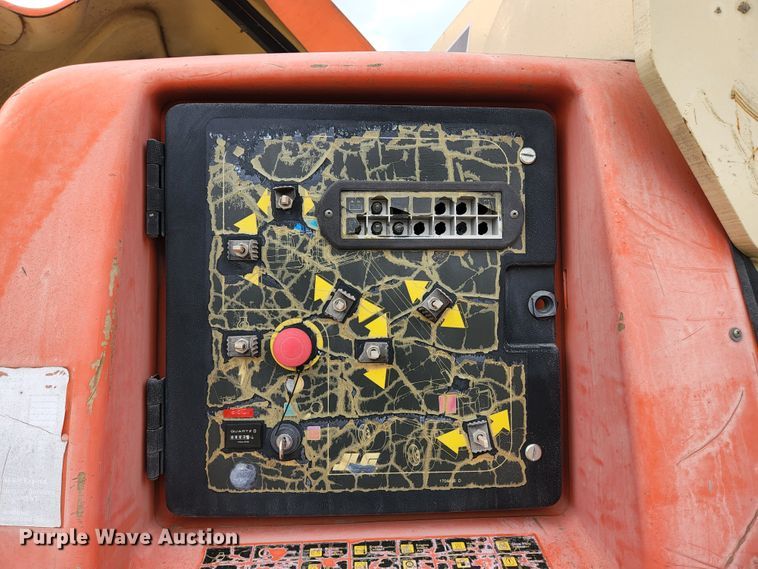 image for item DI2263 2004 JLG 460SJ  boom lift