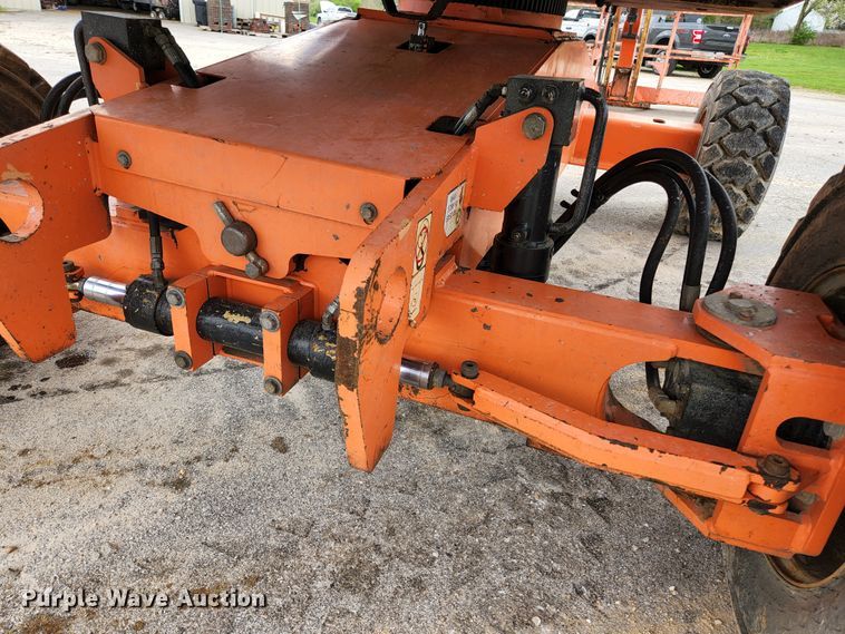 image for item DI2263 2004 JLG 460SJ  boom lift