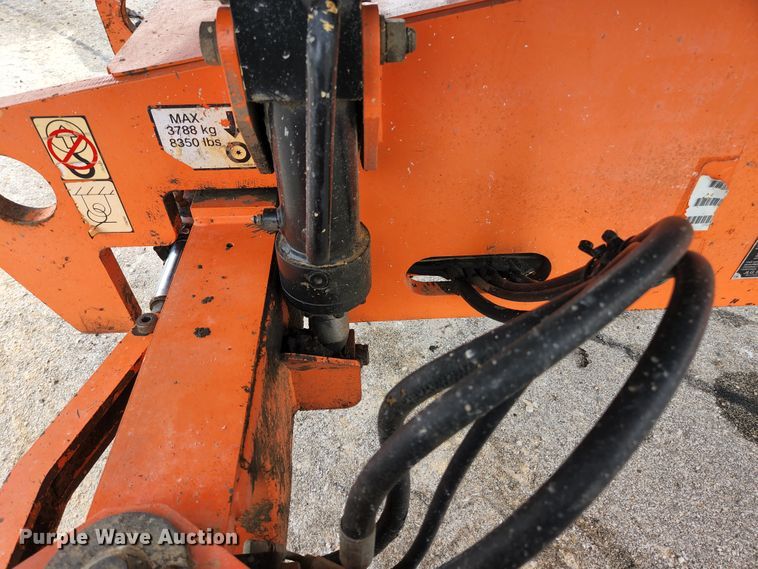 image for item DI2263 2004 JLG 460SJ  boom lift