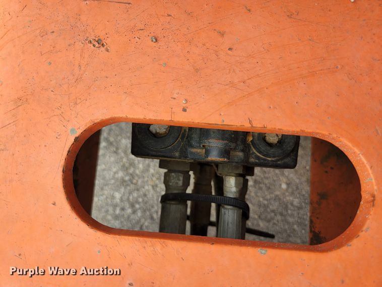 image for item DI2263 2004 JLG 460SJ  boom lift