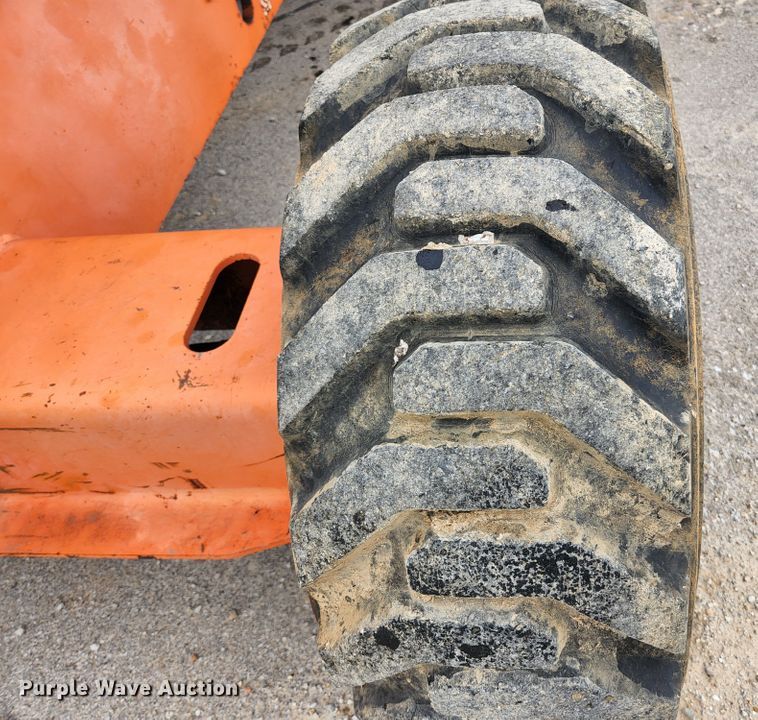 image for item DI2263 2004 JLG 460SJ  boom lift