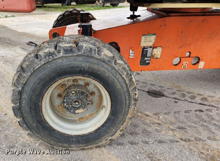 image for item DI2263 2004 JLG 460SJ  boom lift