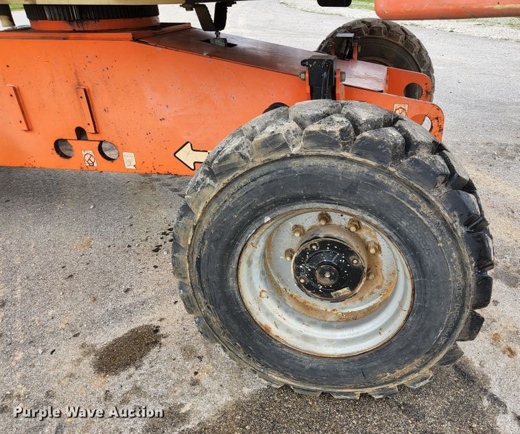 image for item DI2263 2004 JLG 460SJ  boom lift