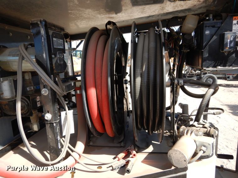 image for item DI8738 2018 Thunder Creek MTT920 fuel trailer