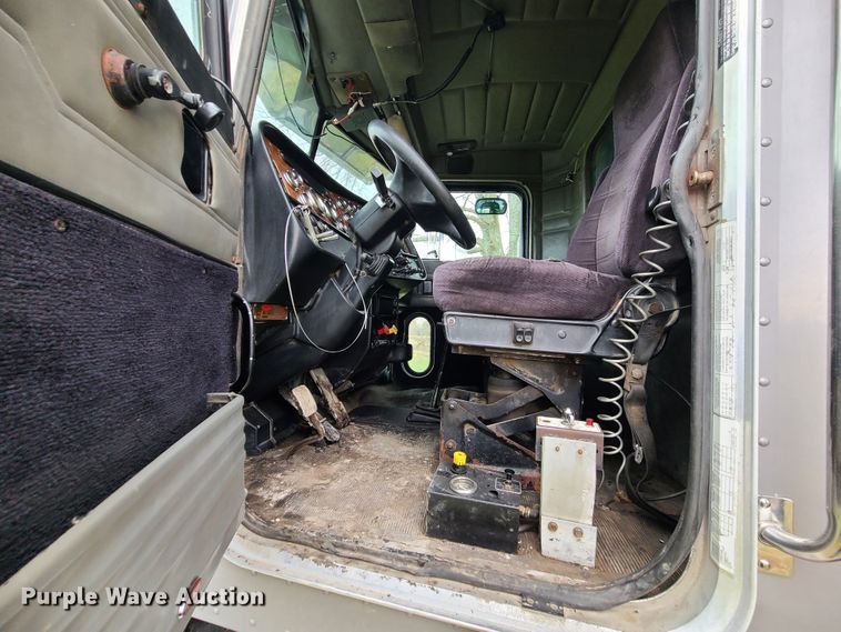 image for item DJ1728 2001 Peterbilt 357  dump truck