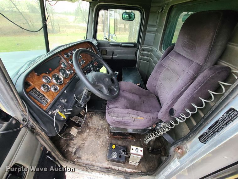 image for item DJ1728 2001 Peterbilt 357  dump truck