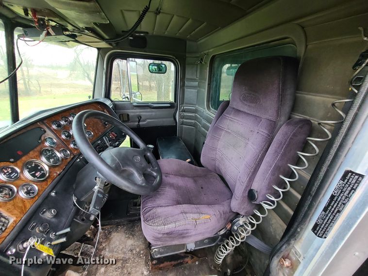 image for item DJ1728 2001 Peterbilt 357  dump truck