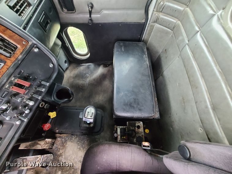 image for item DJ1728 2001 Peterbilt 357  dump truck