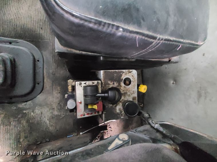 image for item DJ1728 2001 Peterbilt 357  dump truck