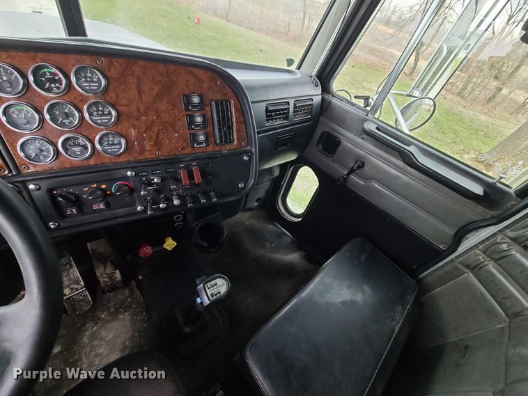 image for item DJ1728 2001 Peterbilt 357  dump truck