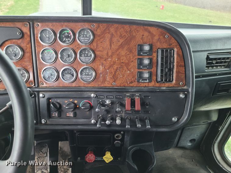 image for item DJ1728 2001 Peterbilt 357  dump truck