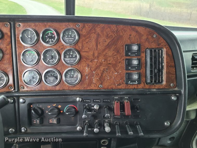 image for item DJ1728 2001 Peterbilt 357  dump truck