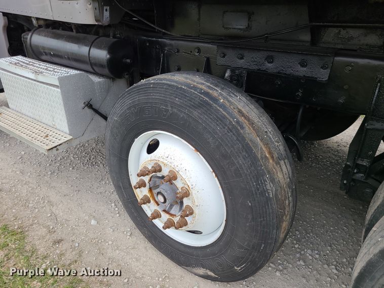 image for item DJ1728 2001 Peterbilt 357  dump truck