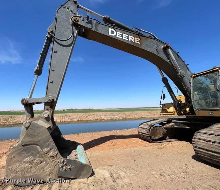 image for item DJ5093 2012 John Deere 450D LC  excavator