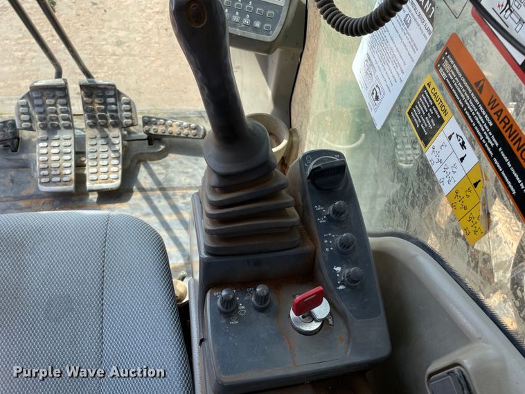 image for item DJ5093 2012 John Deere 450D LC  excavator