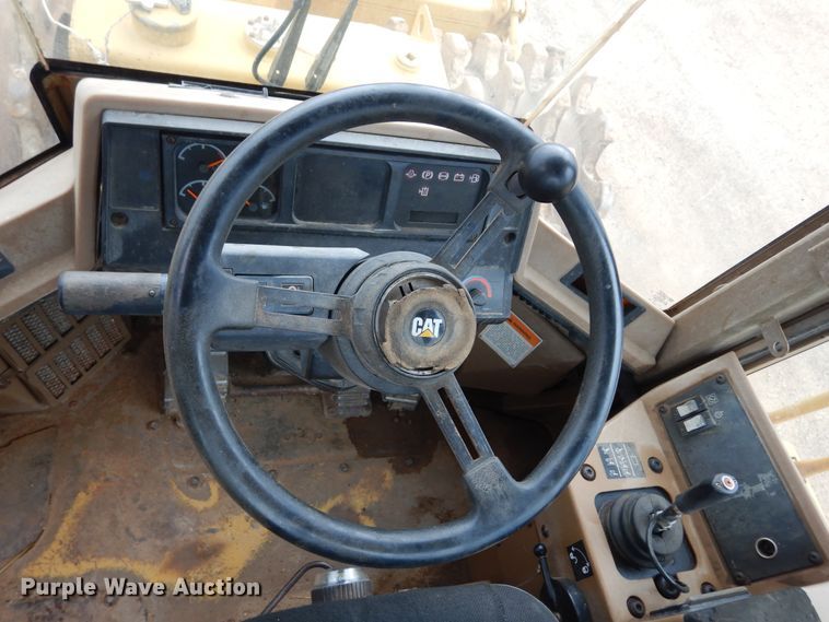 image for item DK0341 2001 Caterpillar 815F  soil compactor