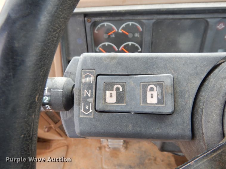 image for item DK0341 2001 Caterpillar 815F  soil compactor