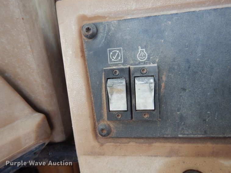 image for item DK0341 2001 Caterpillar 815F  soil compactor