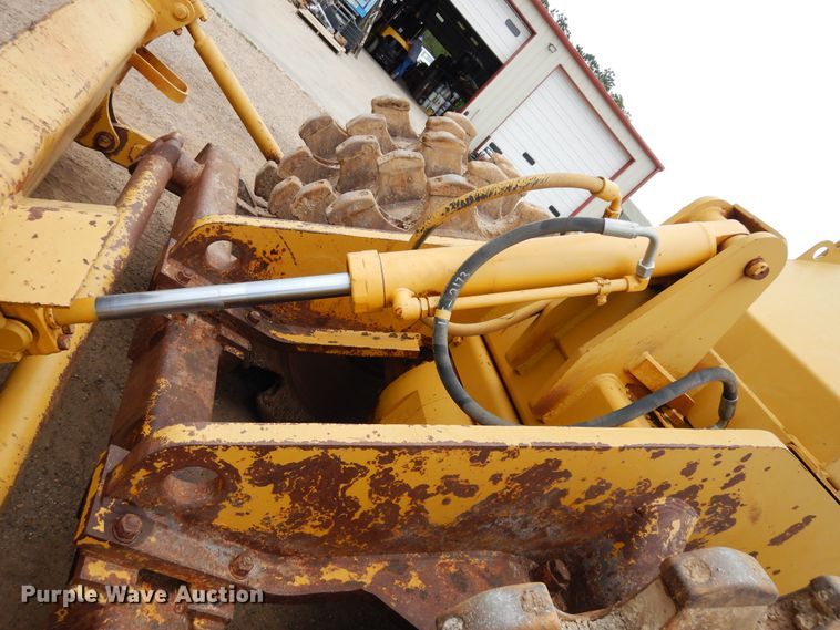 image for item DK0341 2001 Caterpillar 815F  soil compactor