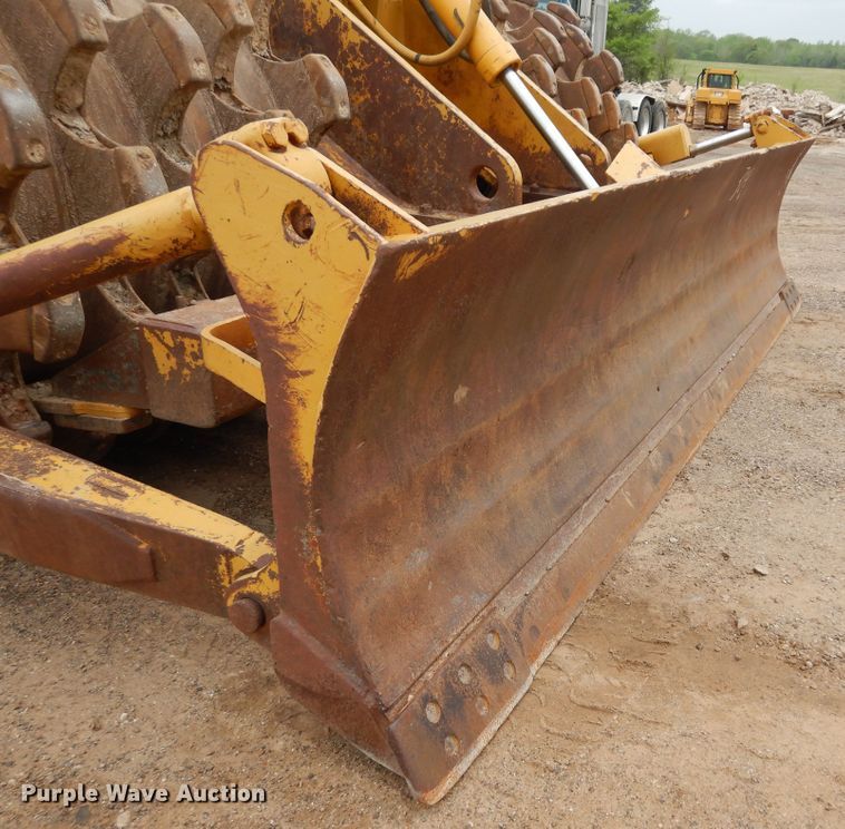 image for item DK0341 2001 Caterpillar 815F  soil compactor