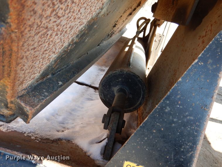 image for item DK1983 2009 Dakota  bottom dump trailer