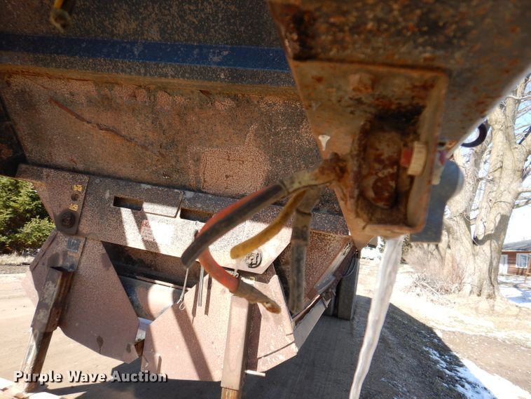 image for item DK1983 2009 Dakota  bottom dump trailer