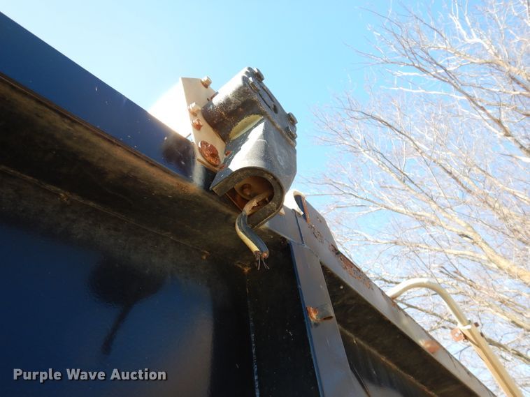 image for item DK1983 2009 Dakota  bottom dump trailer