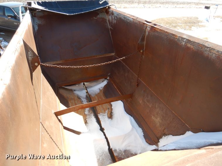 image for item DK1983 2009 Dakota  bottom dump trailer