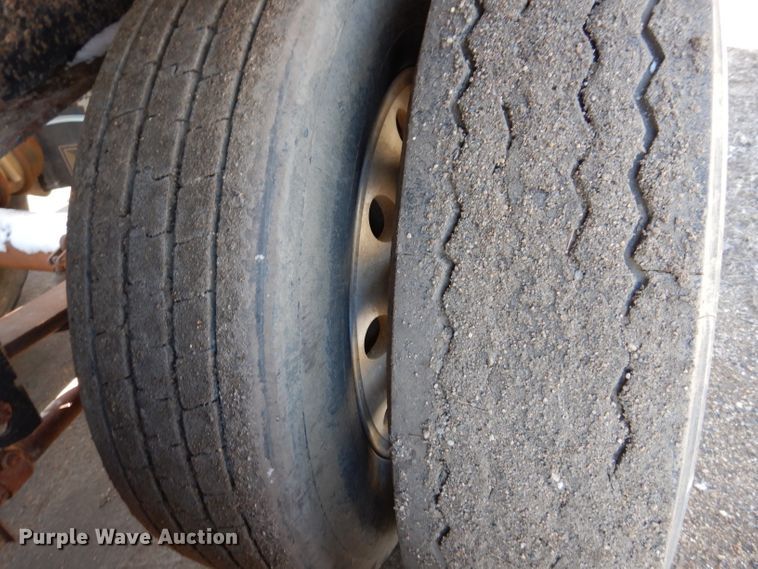 image for item DK1983 2009 Dakota  bottom dump trailer