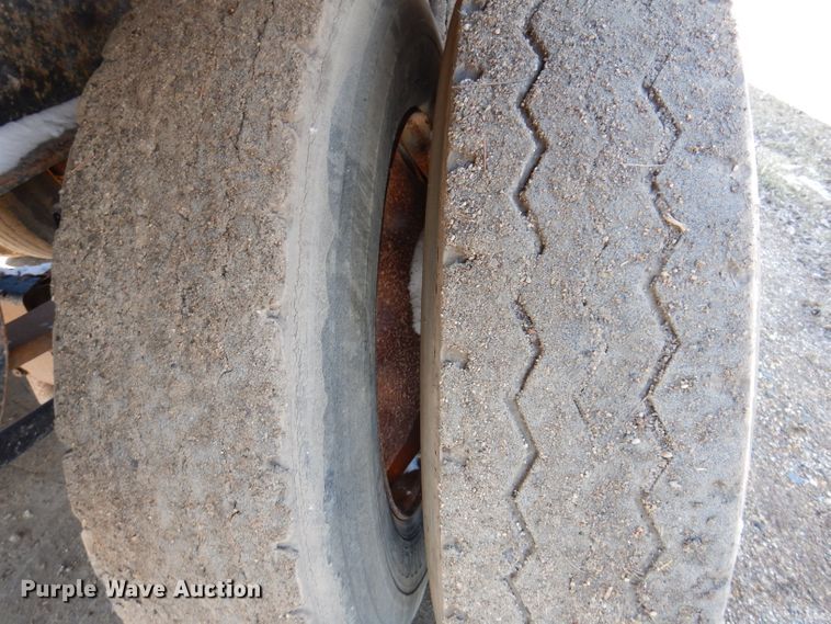 image for item DK1983 2009 Dakota  bottom dump trailer