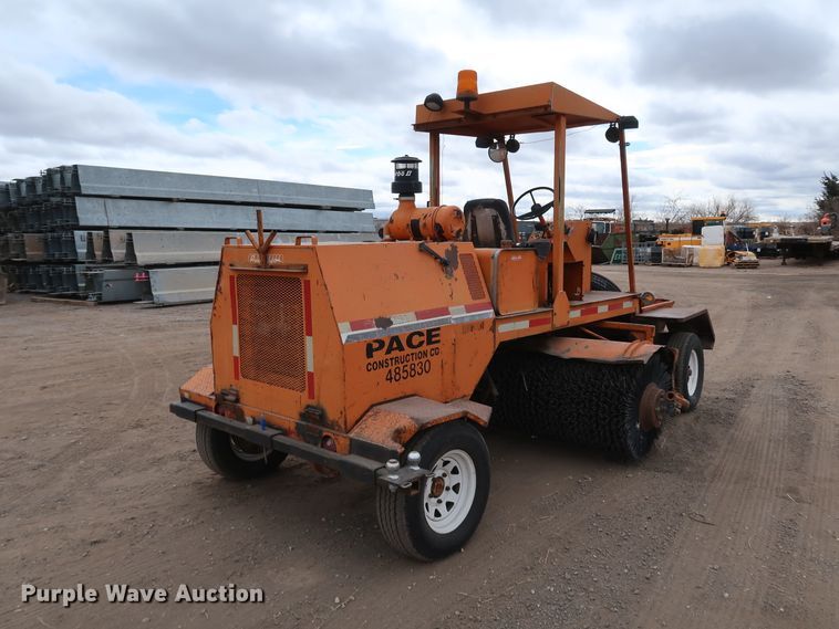 image for item DK3558 1998 Broce RJ350  broom