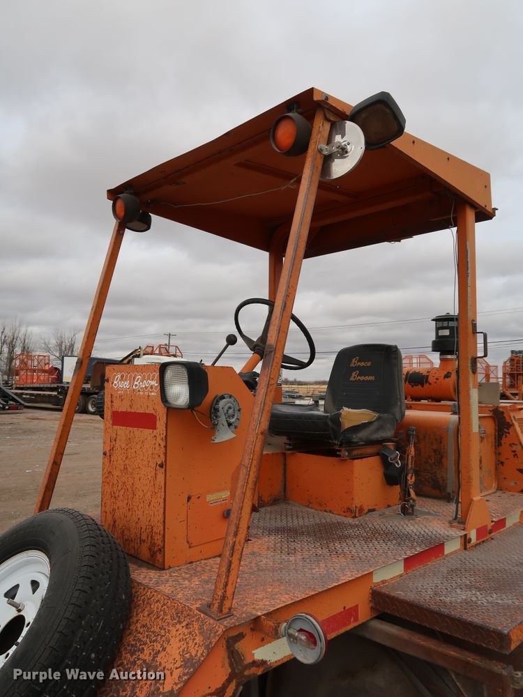 image for item DK3558 1998 Broce RJ350  broom