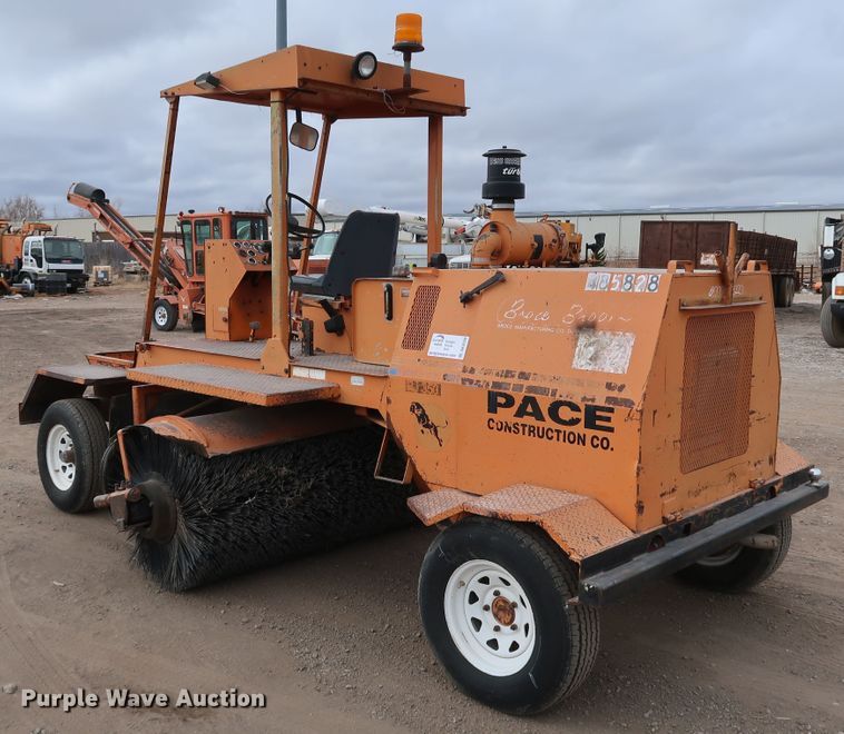 image for item DK3559 1998 Broce RJ350  broom