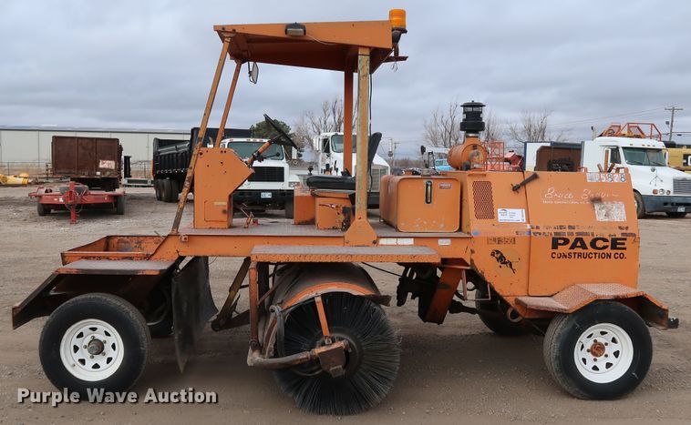 image for item DK3559 1998 Broce RJ350  broom