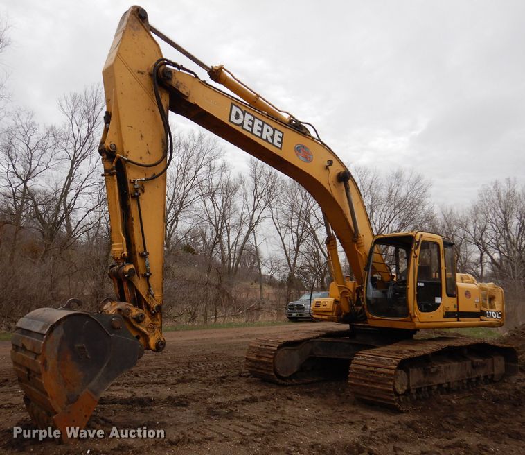 image for item DL5981 2001 John Deere 270LC  excavator