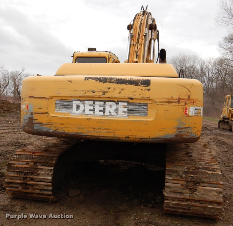 image for item DL5981 2001 John Deere 270LC  excavator