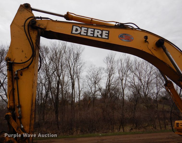 image for item DL5981 2001 John Deere 270LC  excavator